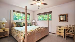 Ένα ή περισσότερα κρεβάτια σε δωμάτιο στο Perfect Home for your Hawaiian Vacation! HR