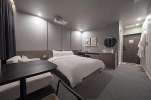 Aank Hotel Daejeon Yuseong 2nd房間的床