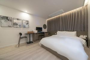 Aank Hotel Daejeon Yuseong 2nd房間的床