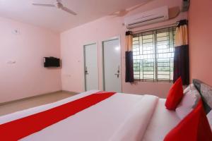 Postel nebo postele na pokoji v ubytování Hotel O Avigna Residency