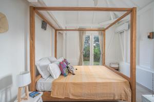 Una cama o camas en una habitación de PARADISE BAY
