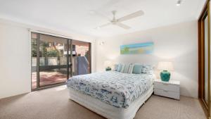 a bedroom with a bed and a ceiling fan at Terrigal Bay #9 Pool In Complex, Close To Beach Accom Holidays in Terrigal