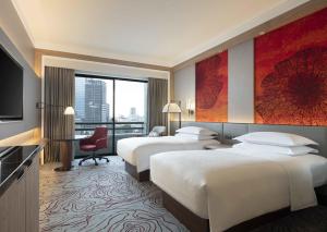 Postel nebo postele na pokoji v ubytování Sheraton Saigon Grand Opera Hotel