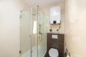 Koupelna v ubytování Apartment Karlo - Grad Ploče, Croatia + 37 fotografií