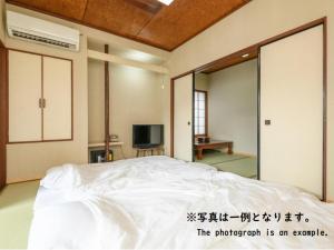 Tabist Asanokan Annex Iroha Ise客房内的一张或多张床位