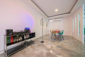TV a/nebo společenská místnost v ubytování Shourin Hotel Daejeon by Aank