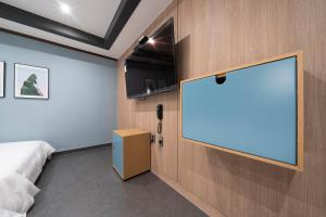 Sjónvarps- og/eða afþreyingartæki á Shourin Hotel Daejeon by Aank