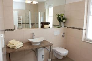 Ένα μπάνιο στο Käptn Brass Villa 4 App 6 Sonnenfänger +14 φωτογραφίες