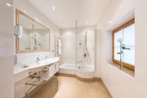 Bilik mandi di Eggerwirt Kitzbühel, Hotel & Restaurant