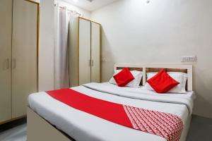 a bedroom with a large bed with red pillows at OYO Flagship 78640 Hotel J Inn in New Delhi