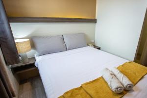 Voodi või voodid majutusasutuse The Rooms by Alinace at Mango Hotel toas