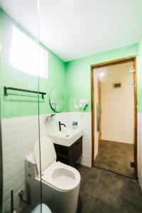 Vonios kambarys apgyvendinimo įstaigoje Holabay Resort