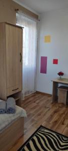Posteľ alebo postele v izbe v ubytovaní HOSTEL Róża