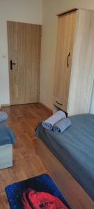 Posteľ alebo postele v izbe v ubytovaní HOSTEL Róża