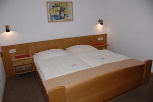 Postel nebo postele na pokoji v ubytování Pension & Appartement Fortin