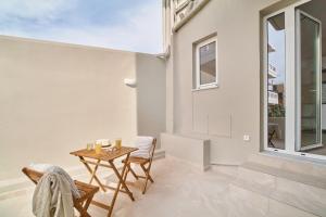 A balcony or terrace at Friday Collection