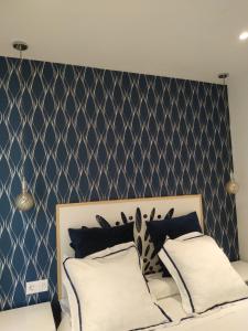A bed or beds in a room at Apartamento Costa II con Parking exterior comunitario y parking privado en el centro