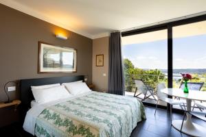a hotel room with a bed and a balcony at La TORRETTA Studios & Suite in Lesa