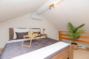 Postel nebo postele na pokoji v ubytování Apartments Tino
