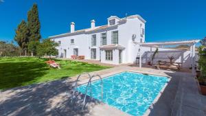 Bazén v ubytovaní Cortijo Vallehermoso Campillos by Ruralidays alebo v jeho blízkosti