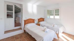 Posteľ alebo postele v izbe v ubytovaní Cortijo Vallehermoso Campillos by Ruralidays + 36 fotografií