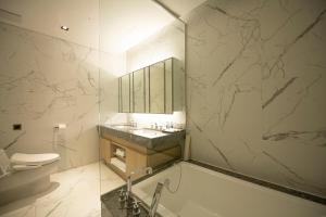 J One Hotel Cheongju的一间浴室