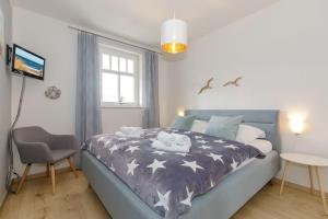 a bedroom with a bed with stars on it at Villa-Parkblick-Wohnung-26-541 in Kühlungsborn