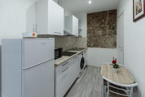 Ett kök eller pentry på Appartamento Mattoni Rossi - Affitti Brevi Italia