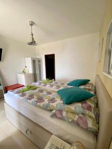 Postel nebo postele na pokoji v ubytování Villa Marijam