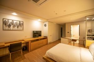 J One Hotel Cheongju的厨房或小厨房