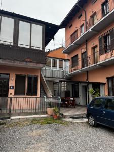 a car parked in front of a building at Camera con bagno Mirjana in Cislago