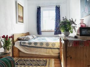 a bedroom with a bed and a window at Magiczne Podlasie in Dubno