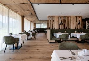 Veitingastaður eða matsölustaður á Alpine Nature Hotel Stoll