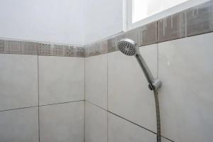 Koupelna v ubytování RedDoorz Plus near Taman Rekreasi Selecta 2