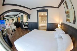 Ліжко або ліжка в номері Hôtel L'Abbaye