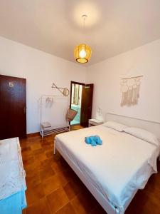 a bedroom with a large white bed in a room at B&b da Tizzy in San Domino