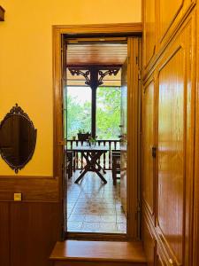an open door to a dining room with a table at Guest House Kartuli Suli in Tʼelavi