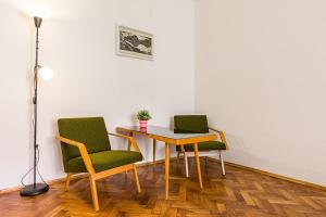 A seating area at Best View Apartments