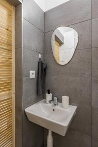 A bathroom at Best View Apartments