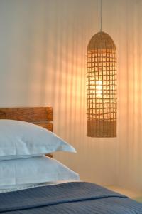 Postel nebo postele na pokoji v ubytování Ammos Luxury Rooms & Home