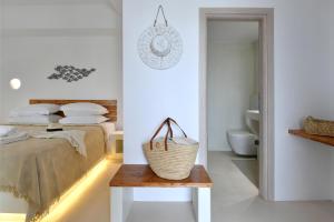 Postel nebo postele na pokoji v ubytování Ammos Luxury Rooms & Home