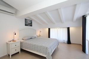 En eller flere senge i et værelse på Villa Green House + 39 billeder