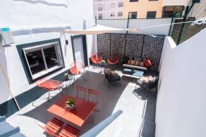 an overhead view of a patio with chairs and a table at Virginia Guest House in Lagoa