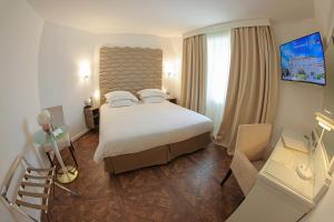 Ліжко або ліжка в номері Hôtel L'Abbaye