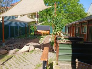 Κήπος έξω από το Squat Deluxe Berlin, the hostel