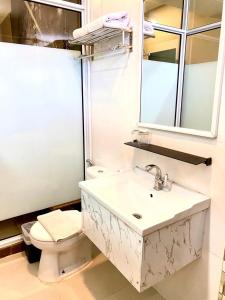 Phòng tắm tại OS Hotel Tanjung Uncang
