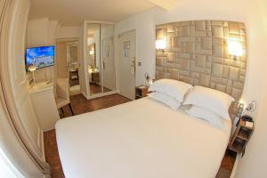 Ліжко або ліжка в номері Hôtel L'Abbaye