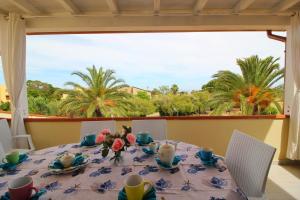 a table with flowers on it on a balcony at Case vacanza Baiazzurra in Monte Nai