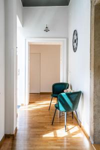 Posezení v ubytování New Stylish 3 Suites Bedrooms Apt in Mala Strana - N2nd