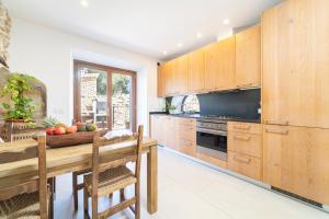 Kuchyň nebo kuchyňský kout v ubytování Finca Boutique Can Regalat